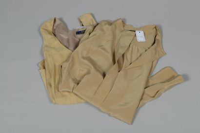 null Polo Ralph LAUREN

Ensemble composé d'une chemise en crêpe de soie beige, encolure...