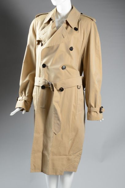 null BURBERRY

Trench-coat Homme en gabardine de coton camel, col à fermeture agrafe,...