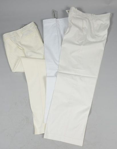 null HERMES Paris Made in France

Lot de trois pantalons blancs/ivoire en coton divers....