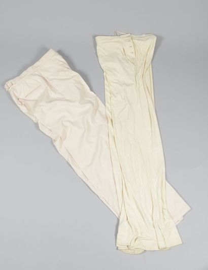 null HERMES Paris Made in France

Lot de deux pantalons beurre frais, l'un en jersey...