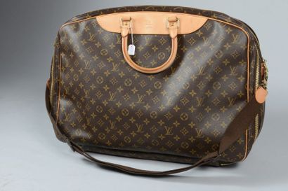 null Louis VUITTON année 2007

Valise " Alizé " 56cm en toile Monogram et cuir naturel...