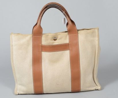 null HERMES Paris made in France

Sac " Toto " 37cm en toile H chinée beige et veau...