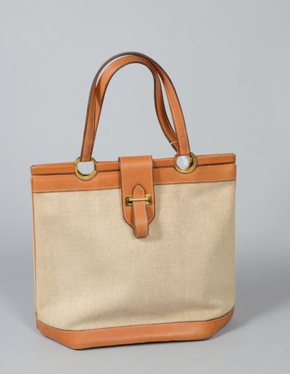 null HERMES Paris

Sac " Berry " 32cm en toile H chinée beige et cuir Courchevel...