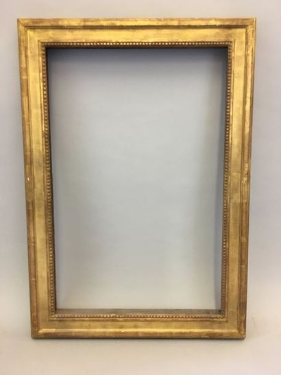 null *Cadre en bois mouluré et doré.
Style Louis XVI.
59,5 x 38,5 x 6 cm