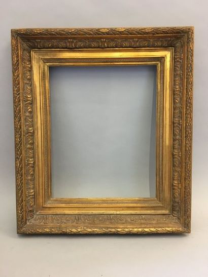 null *Cadre en bois et stuc patiné doré dit
Barbizon.
XXe siècle.
38 x 31 x 9 cm