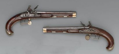 null Pair of flintlock pistols, barrels with lateral sides then round, reinforced...