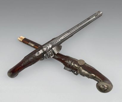null Pair of flintlock pistols, barrels with lateral sides then round, reinforced...