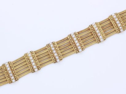 null Bracelet souple en or 750 millièmes composé de 6 chaînettes habillées de 6 motifs...