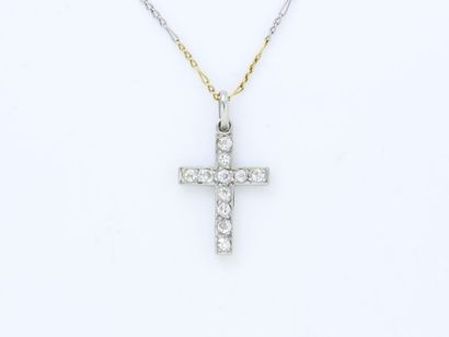 null Pendentif retenant une croix en platine 850 millièmes habillée de diamants brillantés....