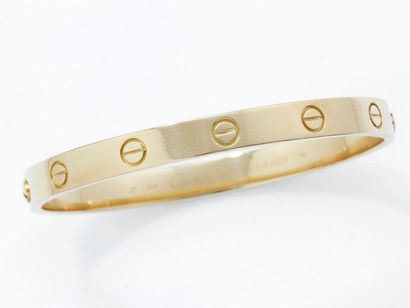 null CARTIER ‘’LOVE’’
Bracelet jonc ouvrant en or 750 millièmes à décor de vis. Signé,...
