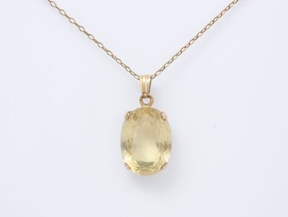 null Pendentif en or 750 millièmes orné d’une citrine ovale facettée en serti griffe,...