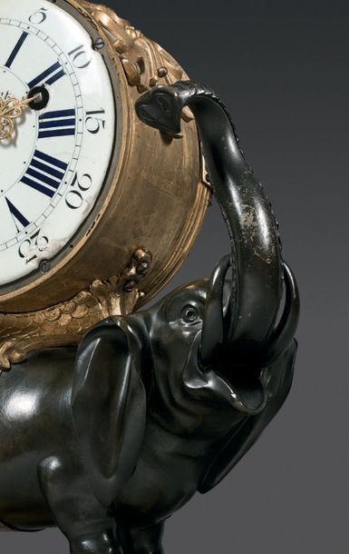  Elephant clock in chased bronze, gilded or patinated; Cupid's damping holding a...
