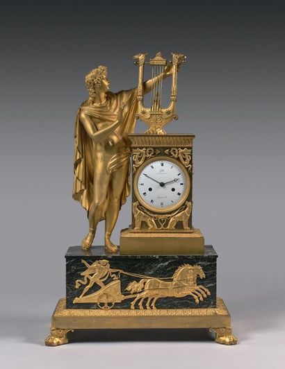 null Important mantel clock in sea green marble and finely gilded bronze with matt...