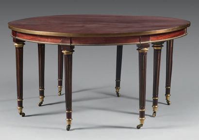 null Dining table in mahogany and mahogany veneer; the centre opening top rests on...