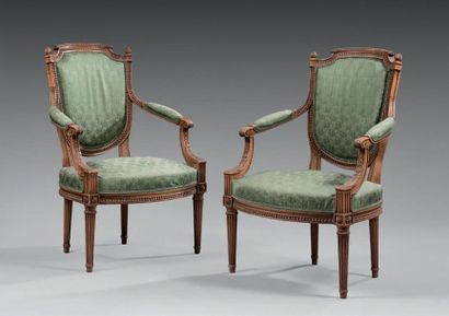 null Pair of armchairs with convertible backrest "in crest" in beech moulded and...