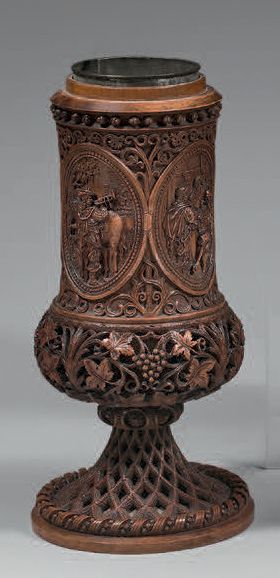  Vase en bois fruitier repercé finement sculpté; la panse à médaillons représentant...