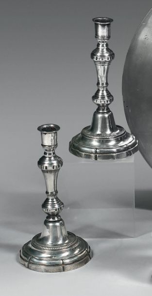 ROUEN Pair of FLAMBEAUX in pewter with truncated conical drums, moving pedestals...