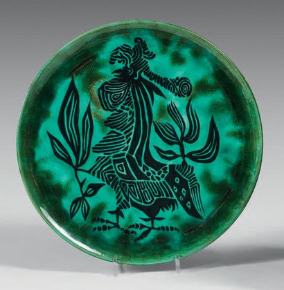 LURCAT Jean (1892-1966) Grand plat circulaire en céramique à décor d'un coq, émaux...