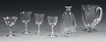 LALIQUE René (1860-1945) Service modèle «Barsac» en cristal blanc transparent soufflé-moulé,...