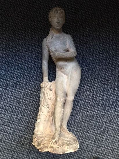 ANONYME Standing
naked woman Terracotta subject (cooking crack).
Height 34 cm