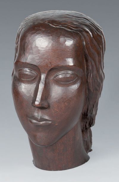 ANONYME Tête de femme
Sculpture en bois, taille directe.
Haut. 38 cm