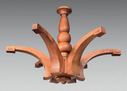 TRAVAIL FRANÇAIS 1925 Mahogany chandelier with six light arms, barrel with ball motifs,...