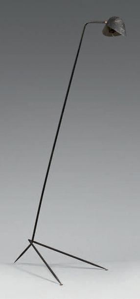 MOUILLE Serge (1922-1988) Straight "Simple 1953" floor lamp with curved steel wire...