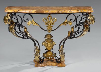 TRAVAIL FRANÇAIS Wrought iron console decorated with stylized acanthus leaves in...