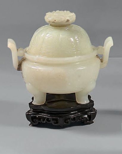 CHINE Tripod perfume burner in light celadon nephrite with carved decoration on the...