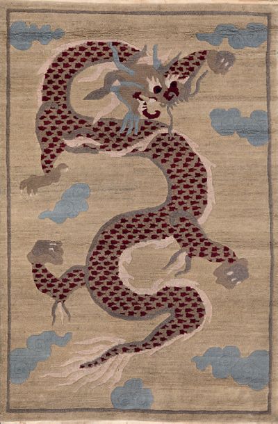 null Tibetan carpet with dragon decoration.
20th century Very good condition
H: 1.86...