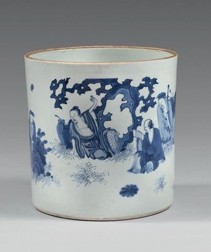 CHINE Grand et beau porte-pinceau cylindrique en porcelaine décoré en bleu sous couverte...