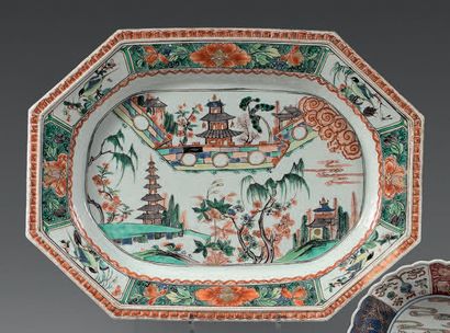 CHINE Large rectangular dish with cut porcelain sides, decorated with green family...