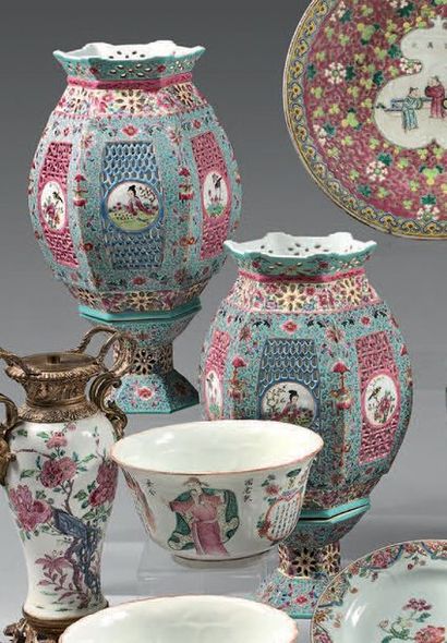 CHINE Pair of hexagonal openwork porcelain lanterns and their bases, with turquoise...