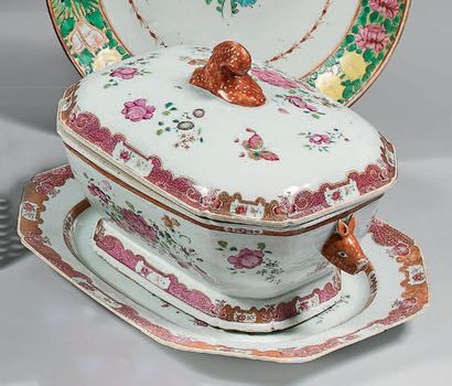 CHINE Terrine, its lid and its rectangular porcelain tray with cut-out sides, the...
