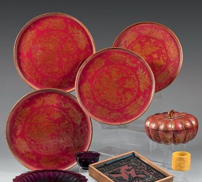 CHINE Cucurbit box with inner compartment tray and four round trays in red and gold...