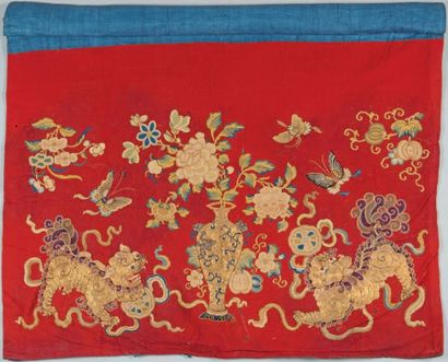 CHINE Door ornament in felt embroidered with gold and polychrome threads of two chimeras...