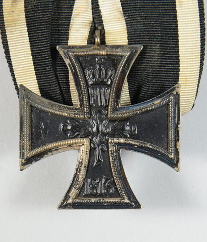  Croix de Fer allemande modèle 1914 en argent et fer émaillé noir, montée avec un...