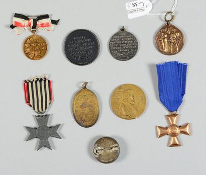 null Huit médailles commémoratives allemandes de la guerre de 1914/1918 et un insigne...
