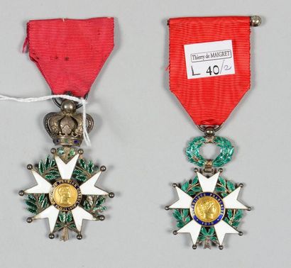null Deux croix de chevalier de l'ordre de la Légion d'honneur : l'une au modèle...