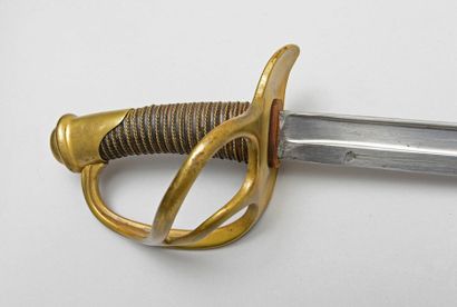 null Sabre de cavalerie modèle 1882, garde en laiton à trois branches, poinçonnée...