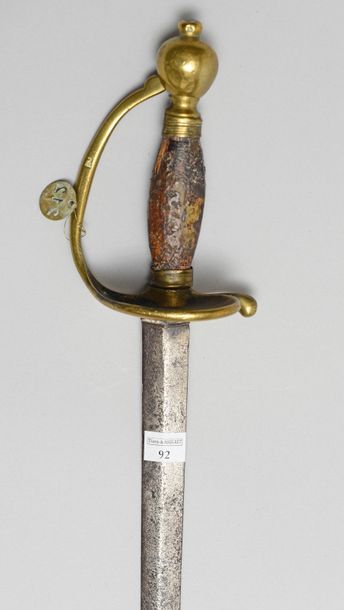 null Épée de fusilier première moitié du XVIIIe, garde en laiton à simple pontat,...