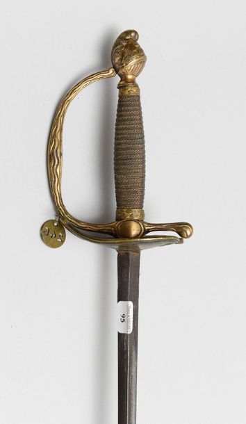 null Épée du modèle des gardes du corps de Louis XVI, garde en laiton doré ornée...