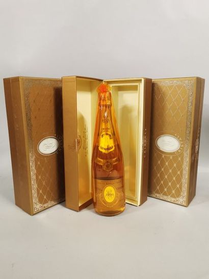 null 3 bouteilles CHAMPAGNE "Cristal", L. Roederer 1990 (en coffrets individuels)...