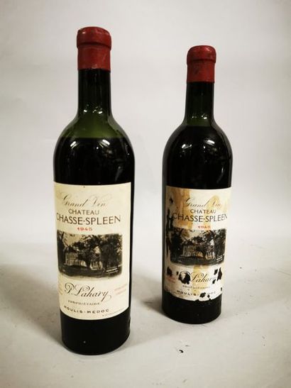 null 2 bouteilles CH. CHASSE-SPLEEN Moulis 1945 (elt, 1 ea LB, 1 B/V) 