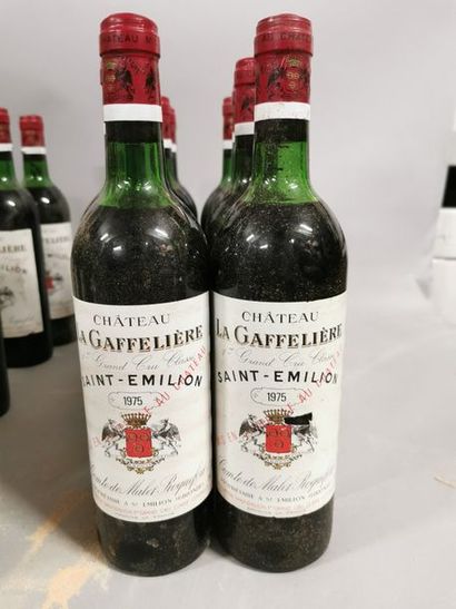 null 12 bouteilles CH. LA GAFFELIÈRE, 1° Grand Cru St-Emilion 1975 (et, ela, 12 LB/MB)...