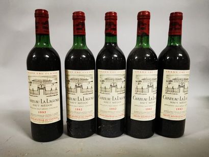 null 5 bouteilles CH. LA LAGUNE, 3° cru Haut-Médoc 1982 (cb de 12, 1 J, 2 LB, 1 MB)...