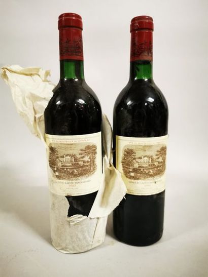 null 2 bouteilles CH. LAFITE-ROTHSCHILD, 1° cru Pauillac 1983 (els) 