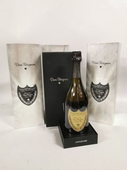 null 3 bouteilles CHAMPAGNE "Dom Pérignon", Moët & Chandon 2000 (en coffrets individuels)...