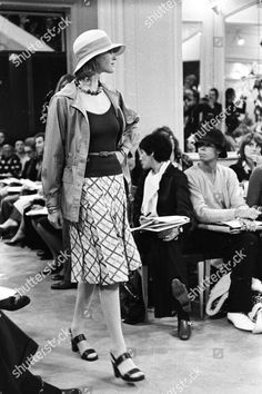 null SAINT LAURENT RIVE GAUCHE

Printemps-Été 1973

JUPE à plis en crêpe viscose...