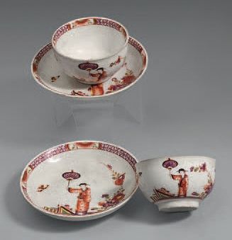 MEISSEN Two circular bowls and their porcelain saucers decorated with a Chinese holding...